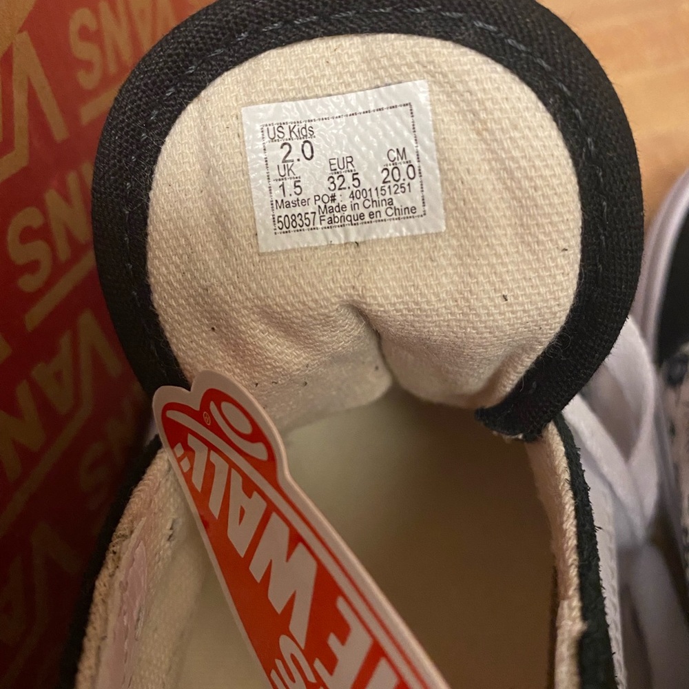 Vans youth size 2, black suede with floral design - Picture 2 of 4